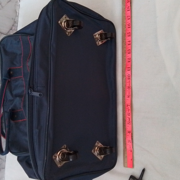 Princess Cruises Wheeled Expandable luggage bag w/ Samsonite toiletry bag - Picture 8 of 16